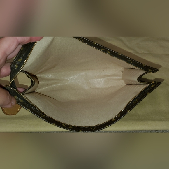 LOUIS VUITTON TOILETRY 26 COSMETIC BAG - Picture 13 of 16